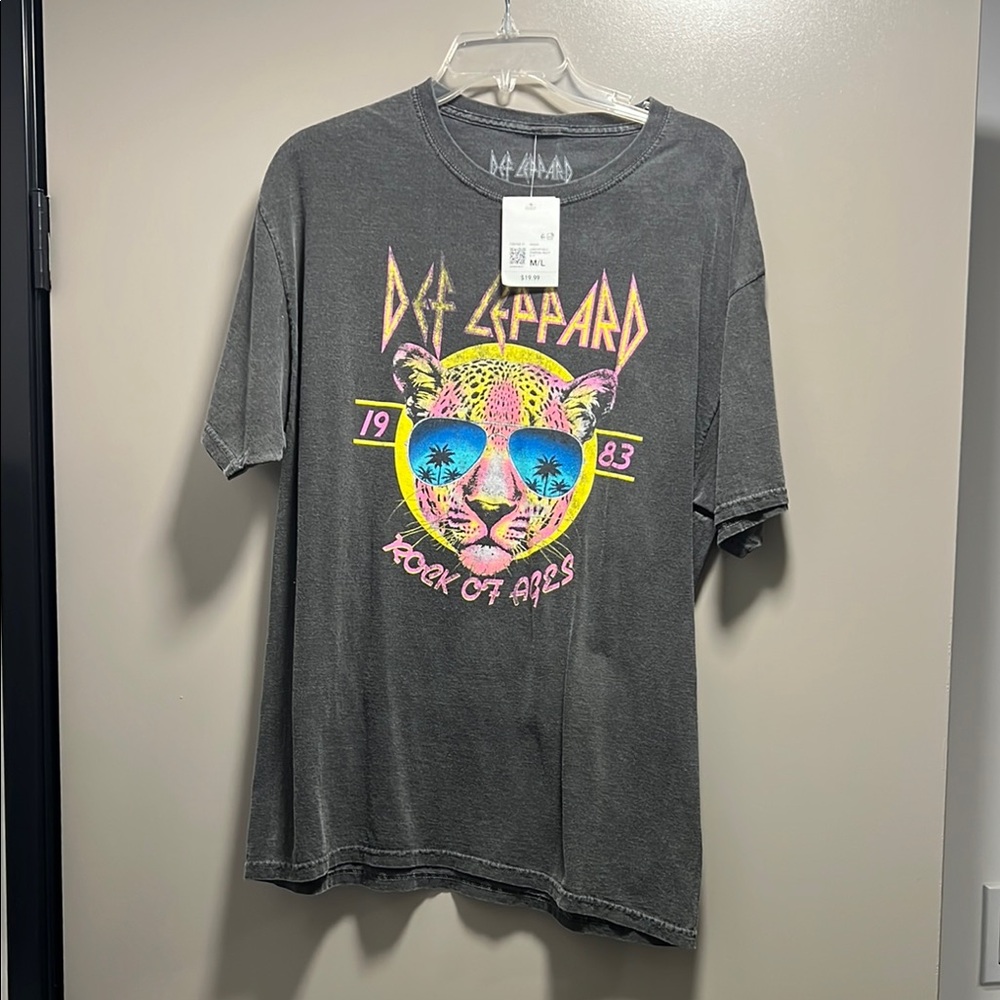 NWT Def Leppard Oversized Band Tee